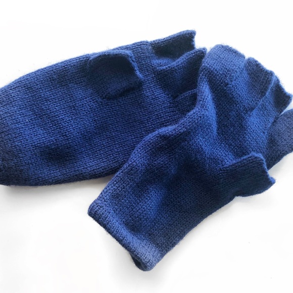 Michael Kors, Navy gloves, embossed buttons - Picture 3 of 4